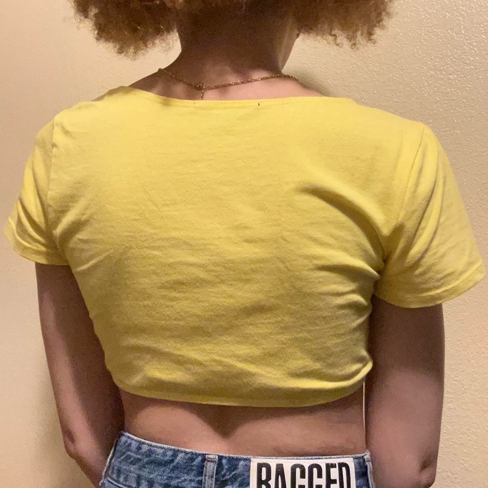 yellow crop top💛